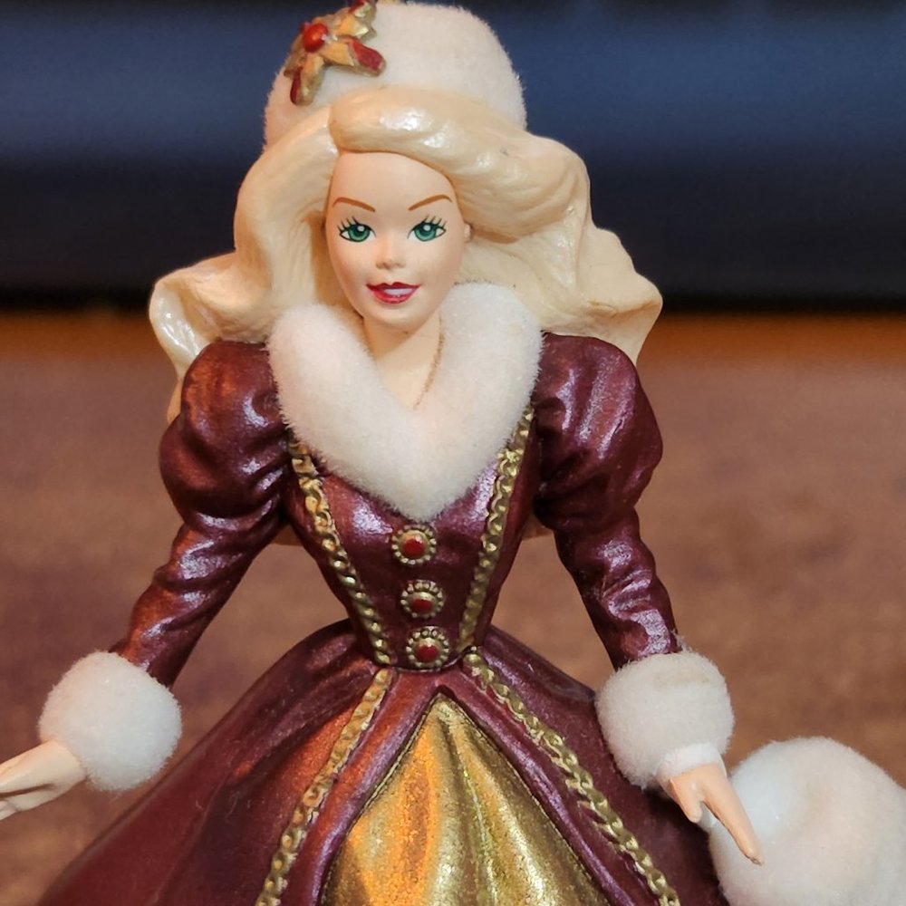 Mint Great Condition !! Vintage Holiday Barbie 1996 Red & Gold Dress Ornament